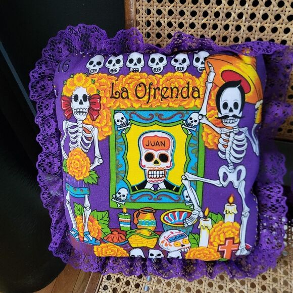 2 Day of the Dead Halloween Lace trim throw pillows 12 x 12 - Picture 2 of 6